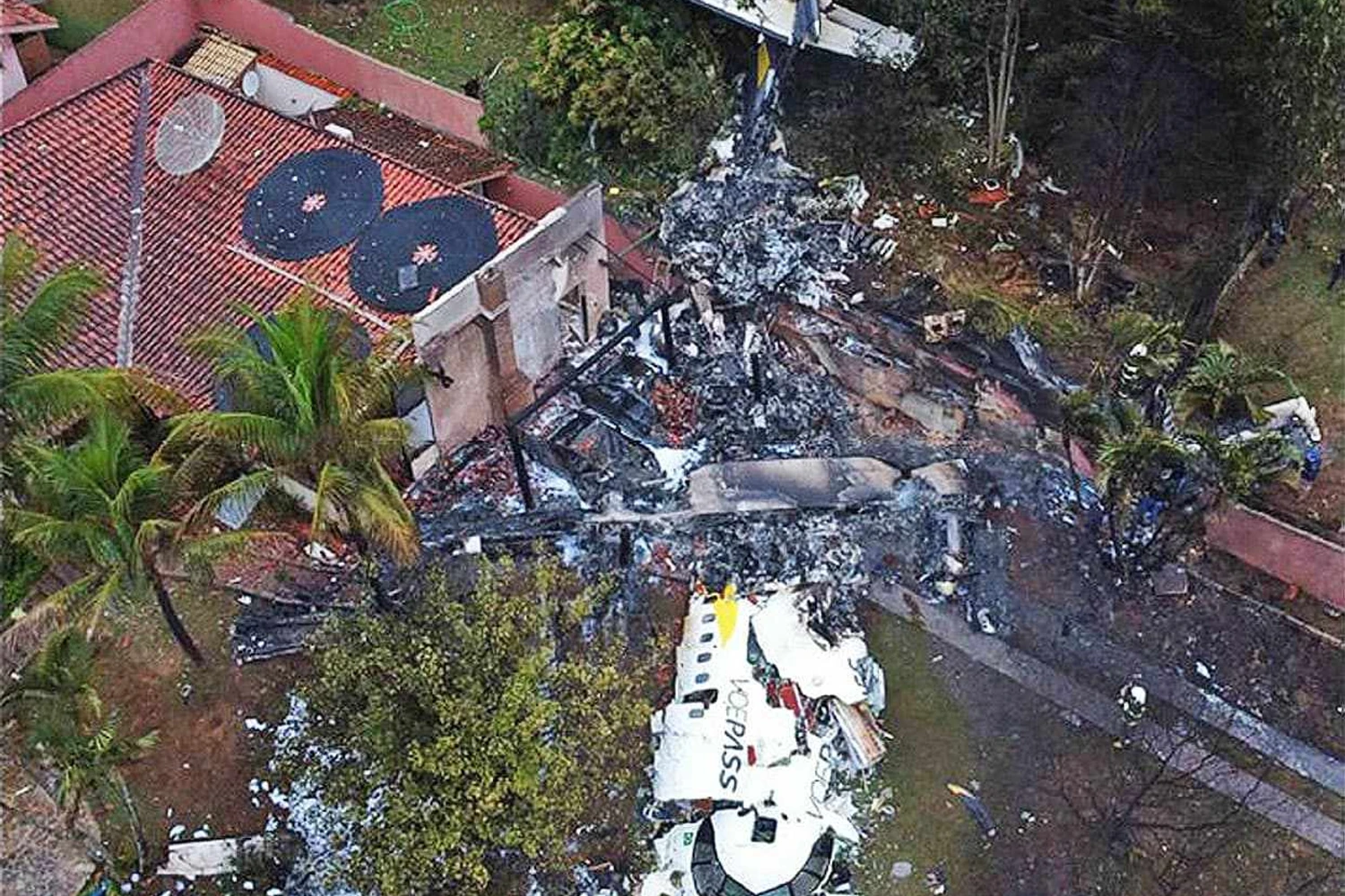 Aeronave se incendiou após o choque com o solo