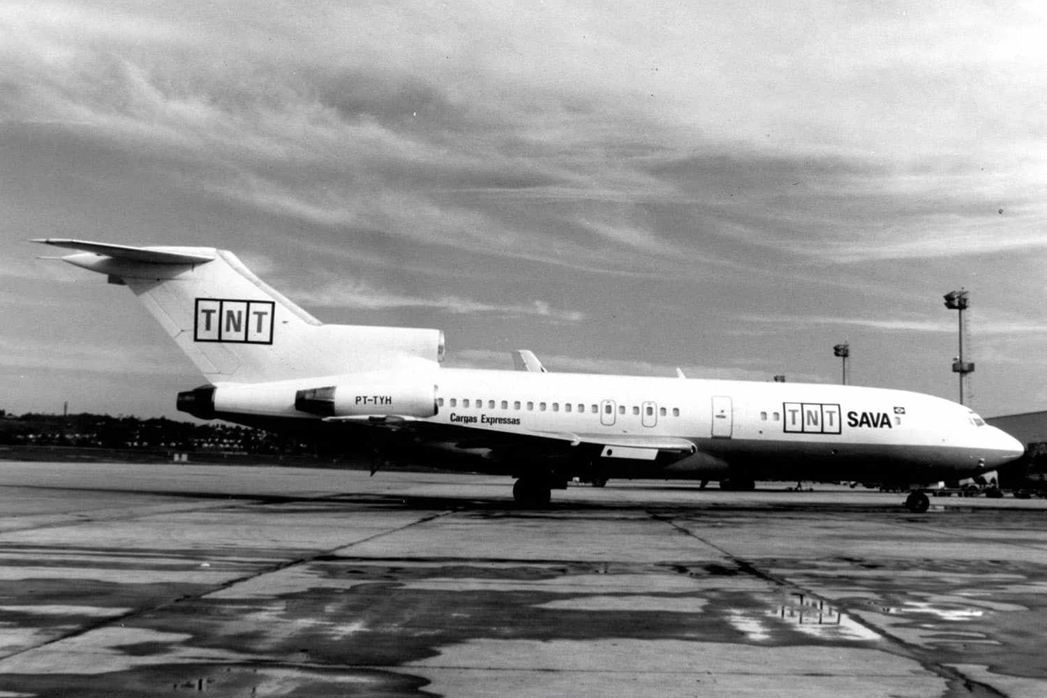 Boeing 727 cargueiro da TNT SAVA (Memória do Transporte Brasileiro)