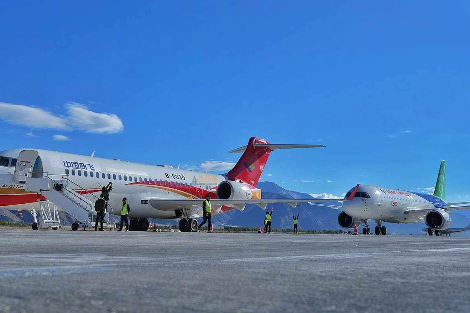O C909 e o C919 (COMAC)
