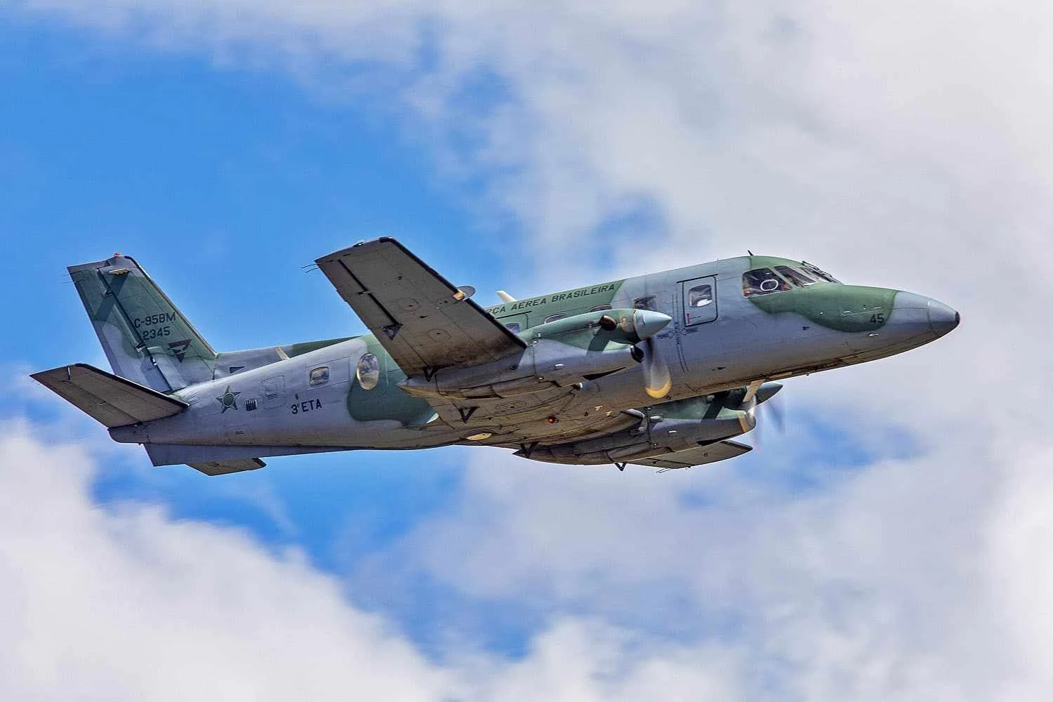 FAB sai em busca de um sucessor para o Embraer Bandeirante