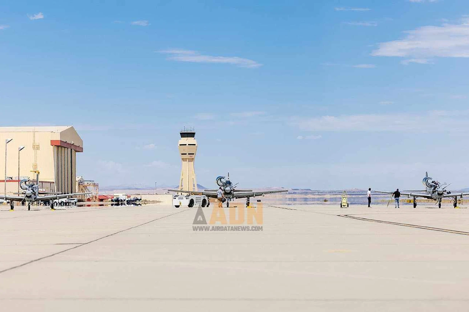 Os três Super Tucano em seu novo lar na Califórnia