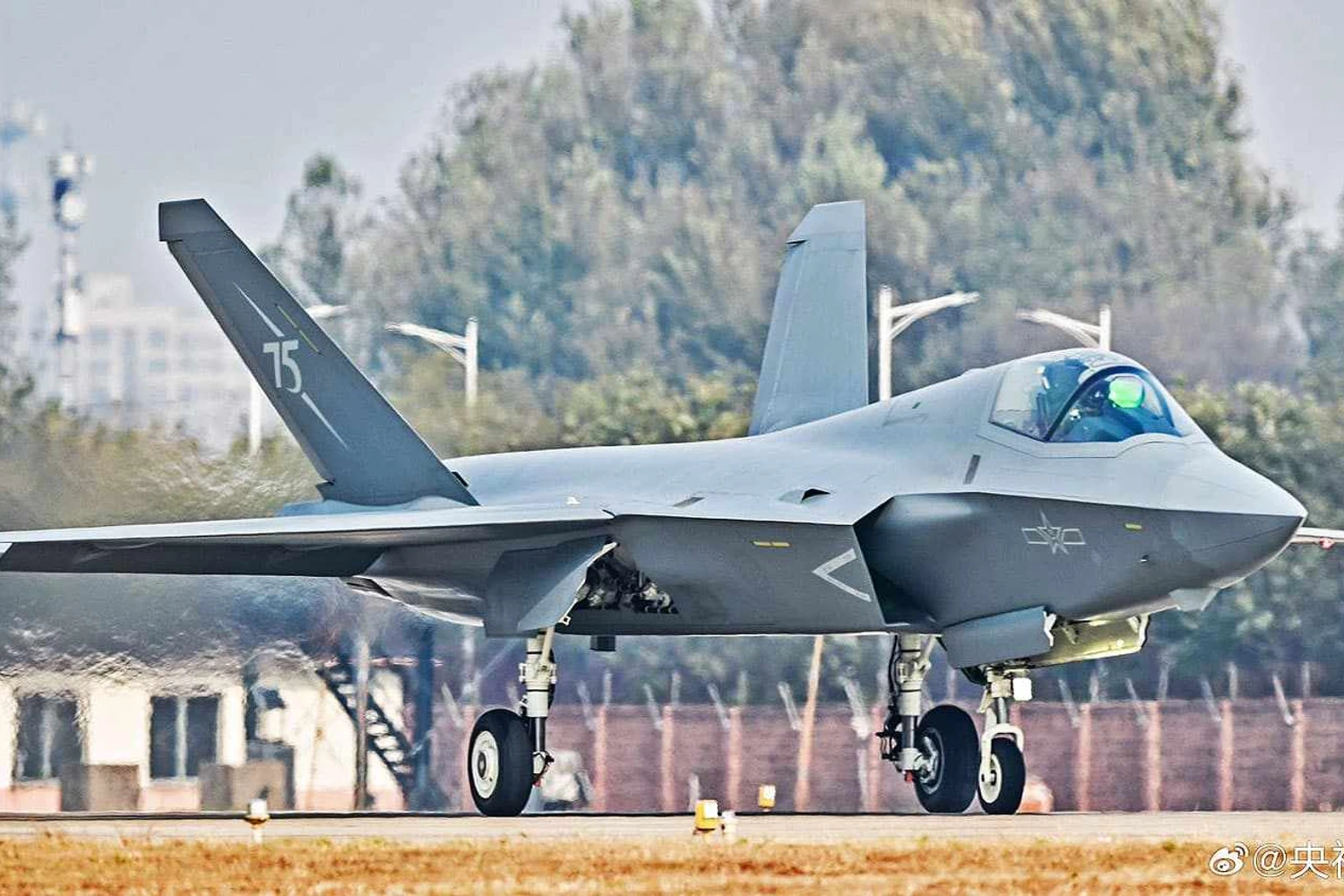 China pode vender caça stealth J-35 para o Paquistão