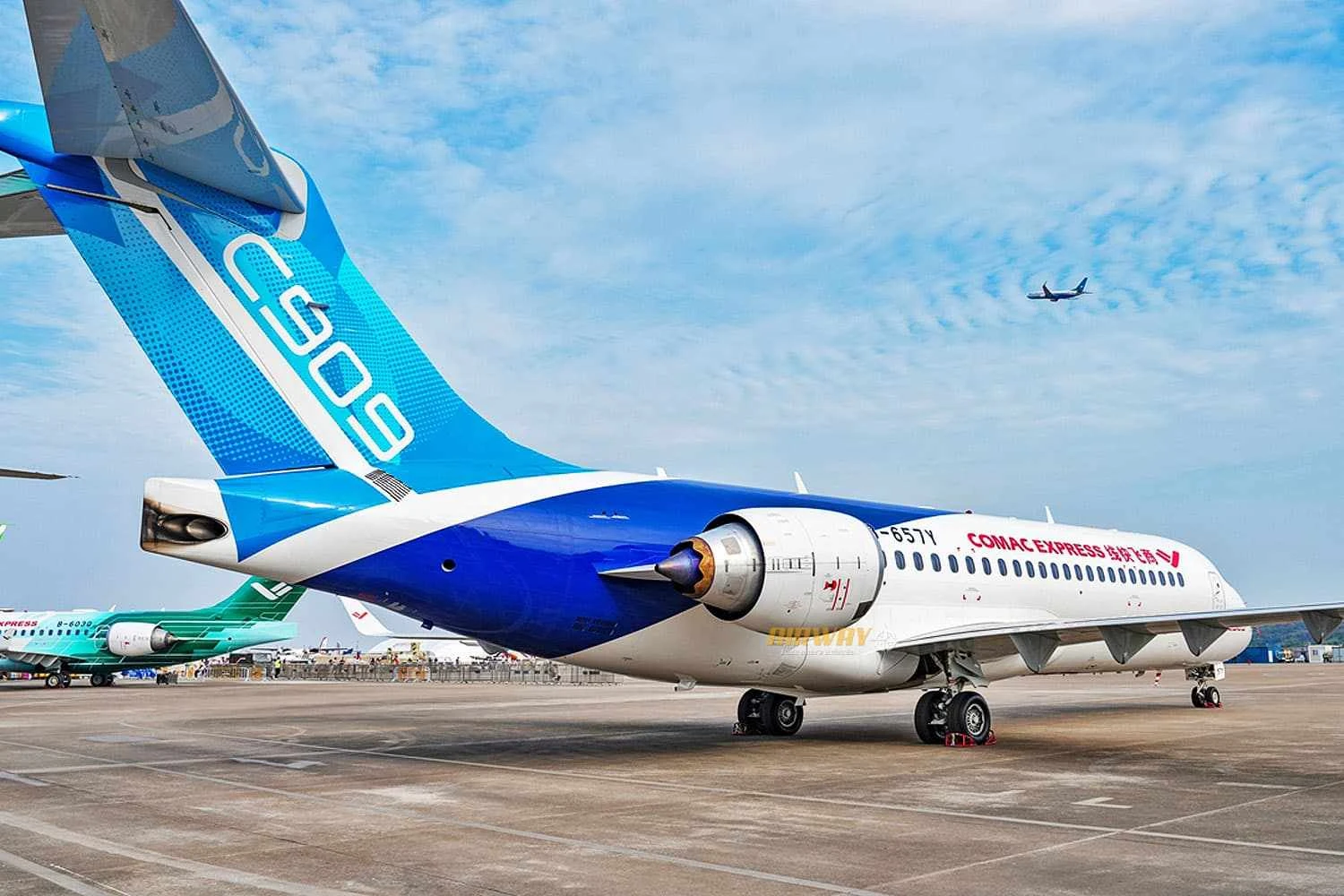 Sem conseguir jatos Embraer, companhia aérea do Vietnã opta por avião chinês