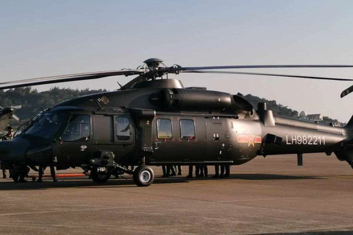 China revela nova versão do helicóptero Z-20 para aplicação naval