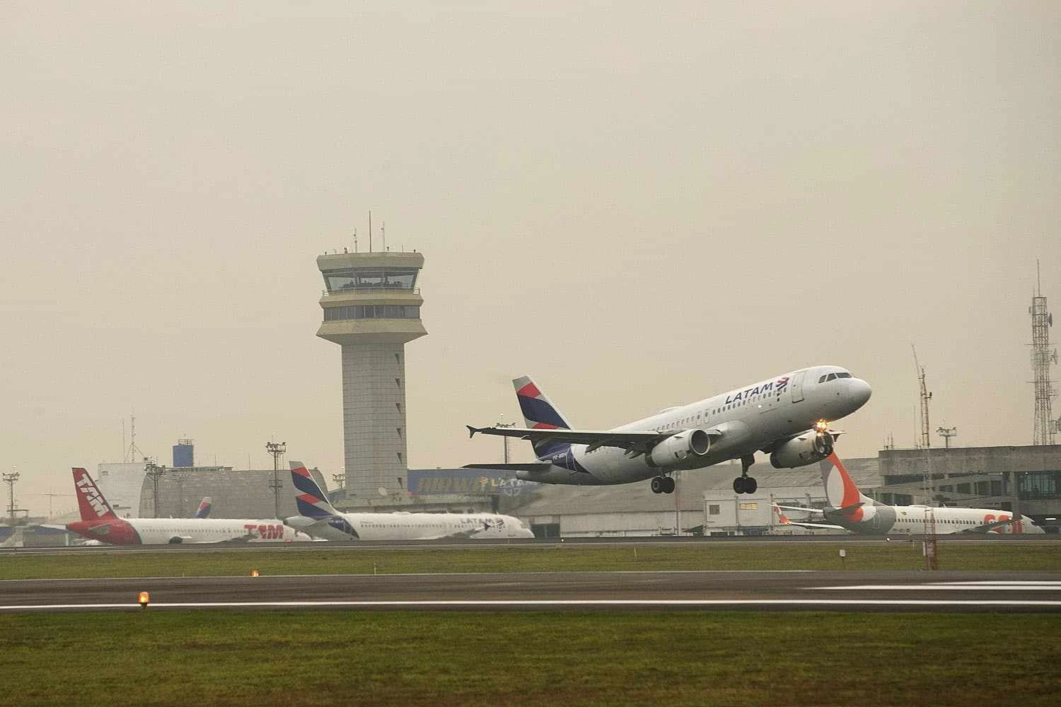 Aeroporto trabalha hoje com 44 movimentos por hora (DECEA)