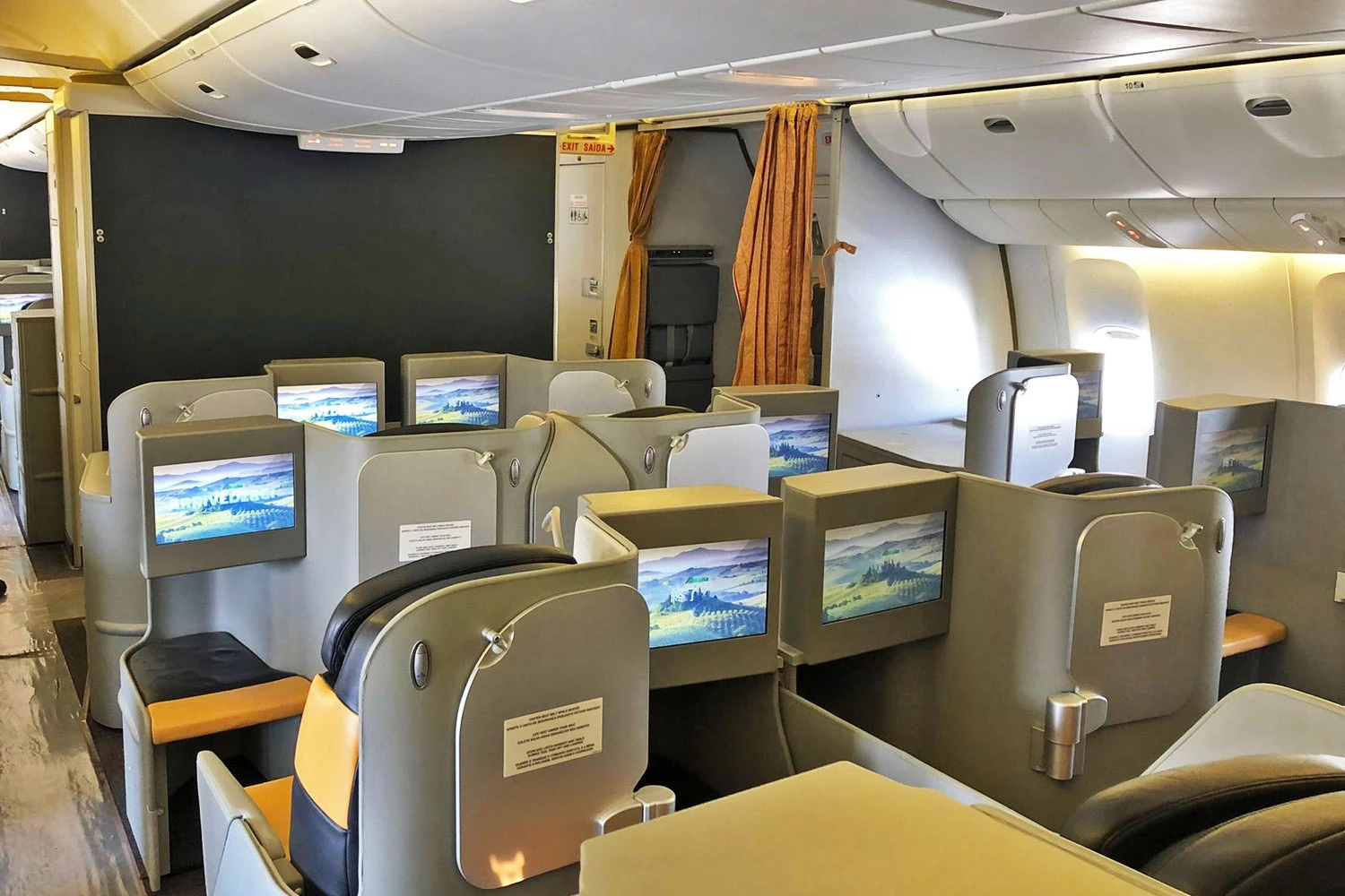 Classe executiva do Boeing 777 da euroAtlantic (EA)