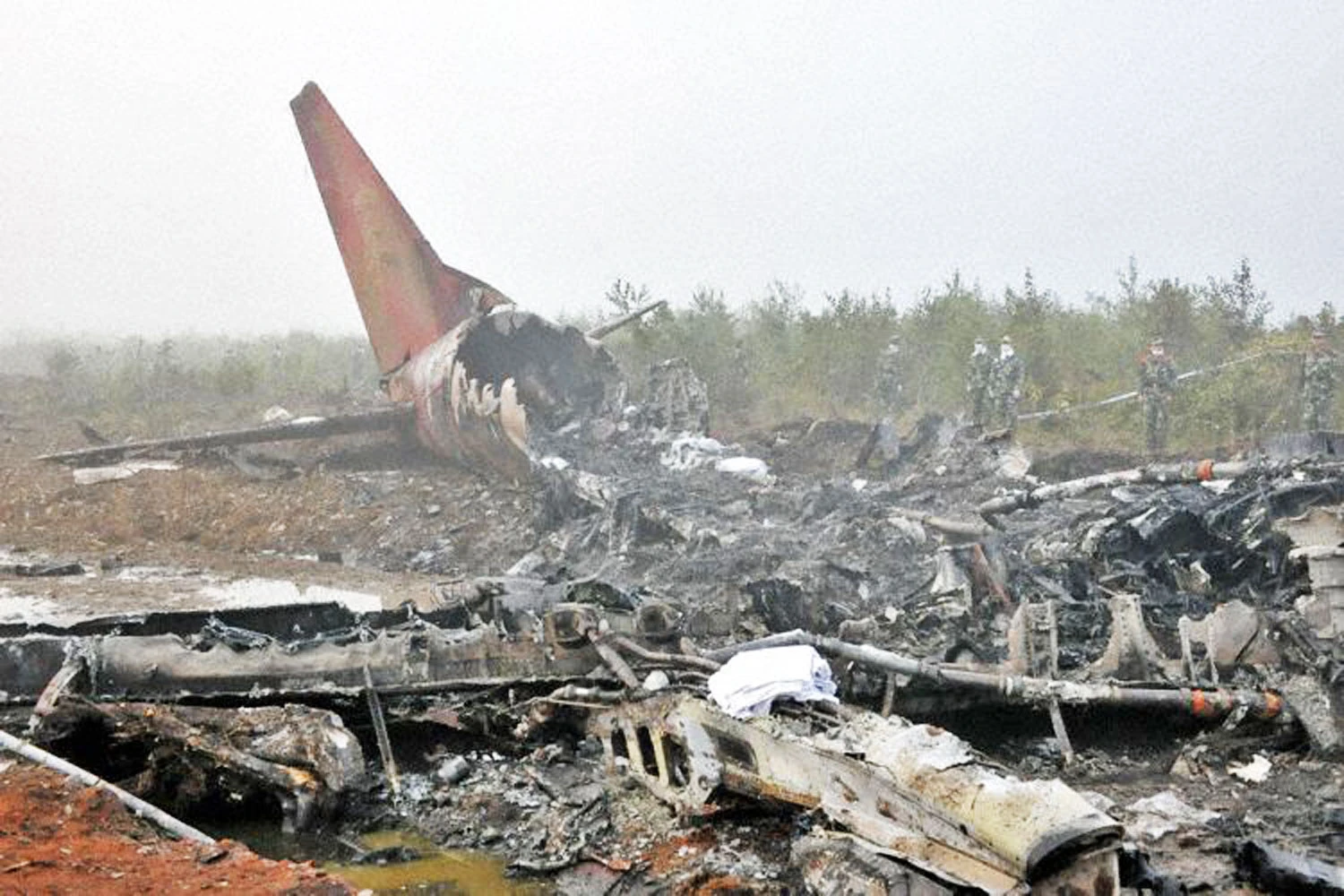 Destroços do E190 da Henan Airlines (Reprodução)