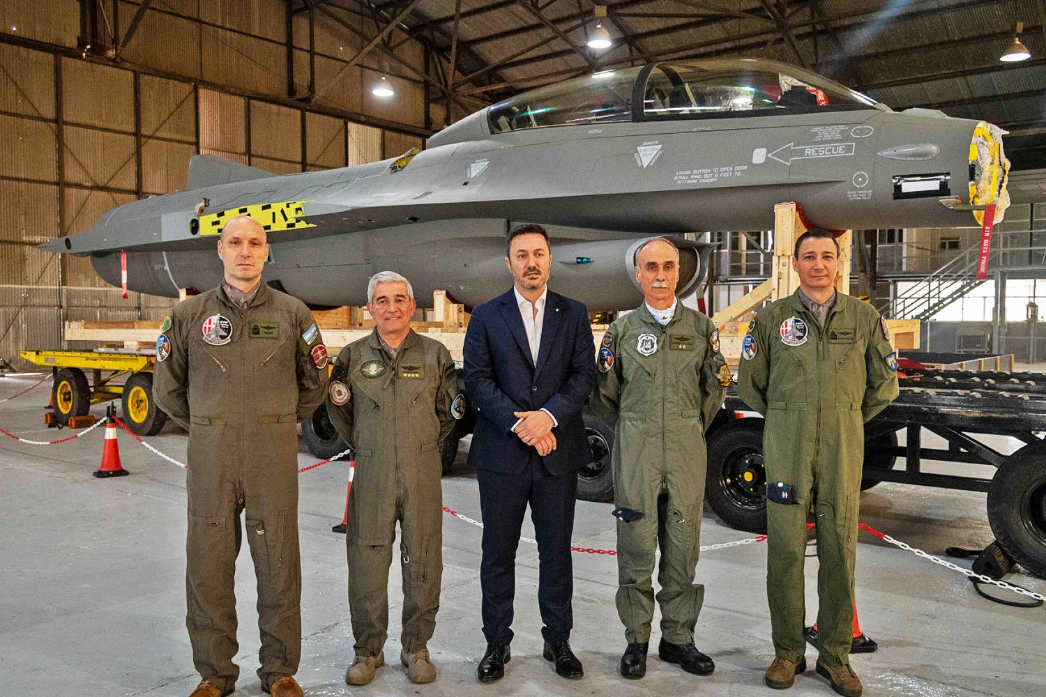 Argentina apresenta seu primeiro caça F-16
