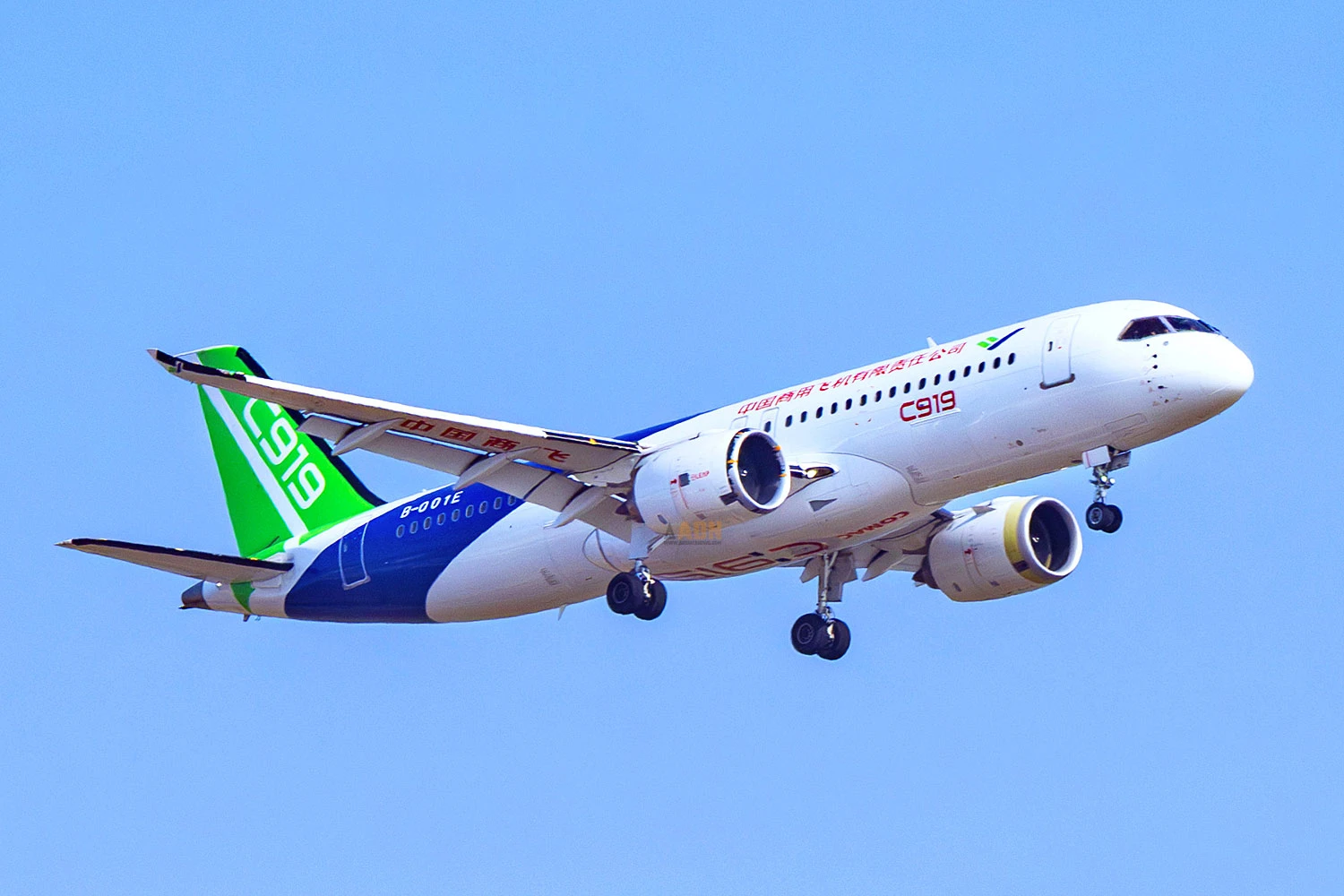 Mesmo com produção limitada, COMAC busca clientes para o C919 fora da China