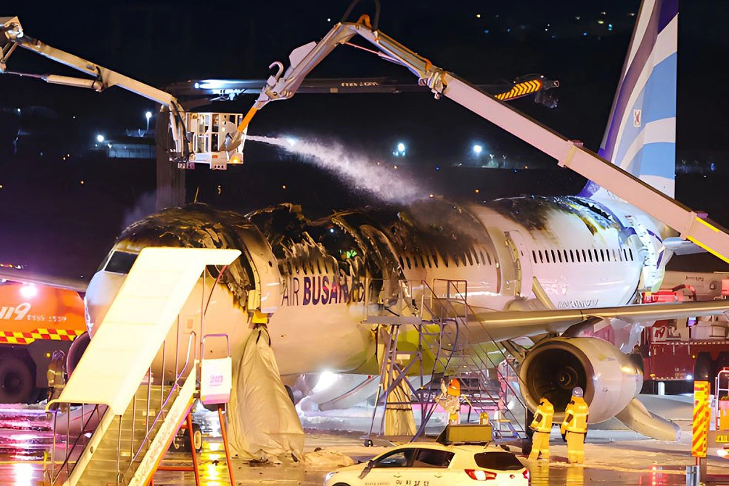 Aeronave ficou com a parte superior da fuselagem destru&iacute;da (Redes sociais)