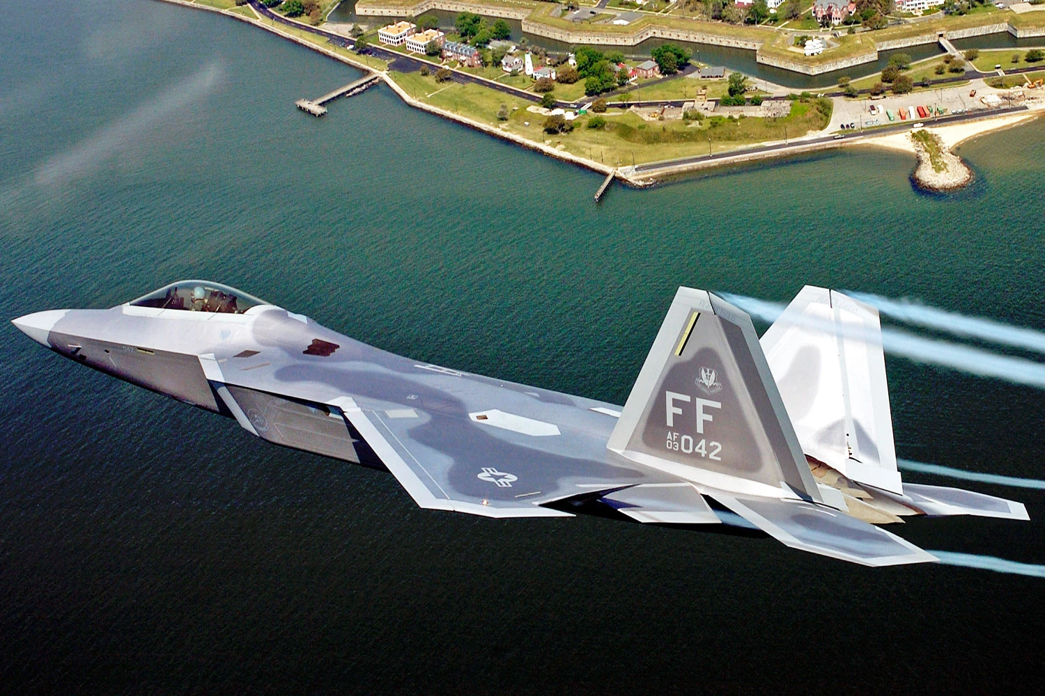 Caças F-22 Raptor dos EUA ganharão novos sensores infravermelhos