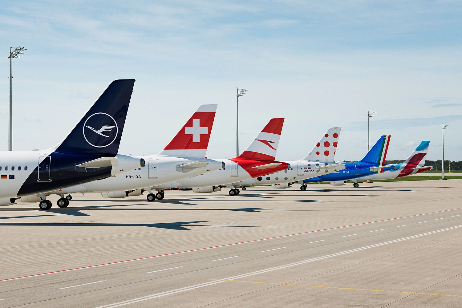 Jato da ITA Airways ao lado de aeronaves do Grupo Lufthansa (Lufthansa)