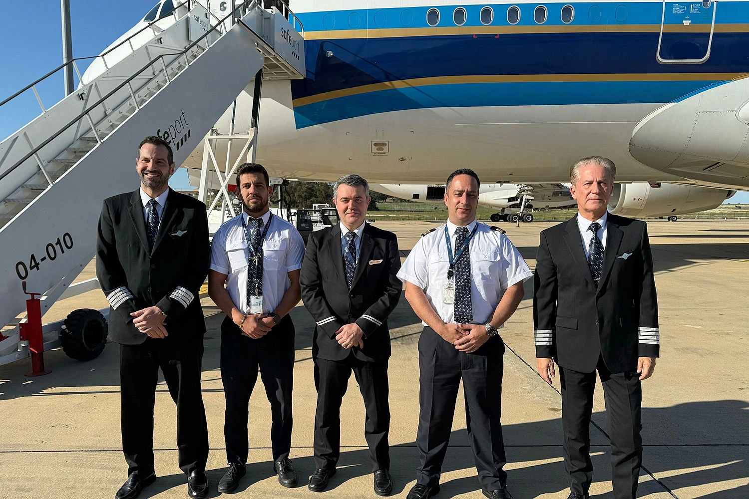Tripulantes da Hi Fly que fizeram o voo de balsa do A380 (Hi Fly)