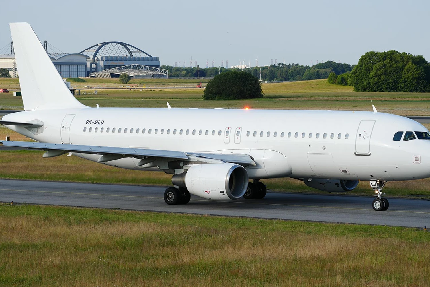 AE_A320_HAM_MarcelX42