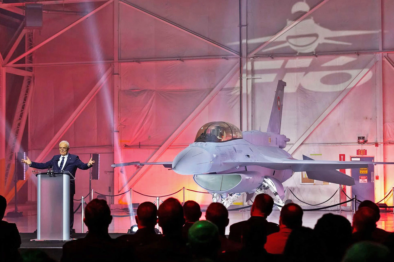 Bulgária recebe primeiros caças F-16 Bloco 70