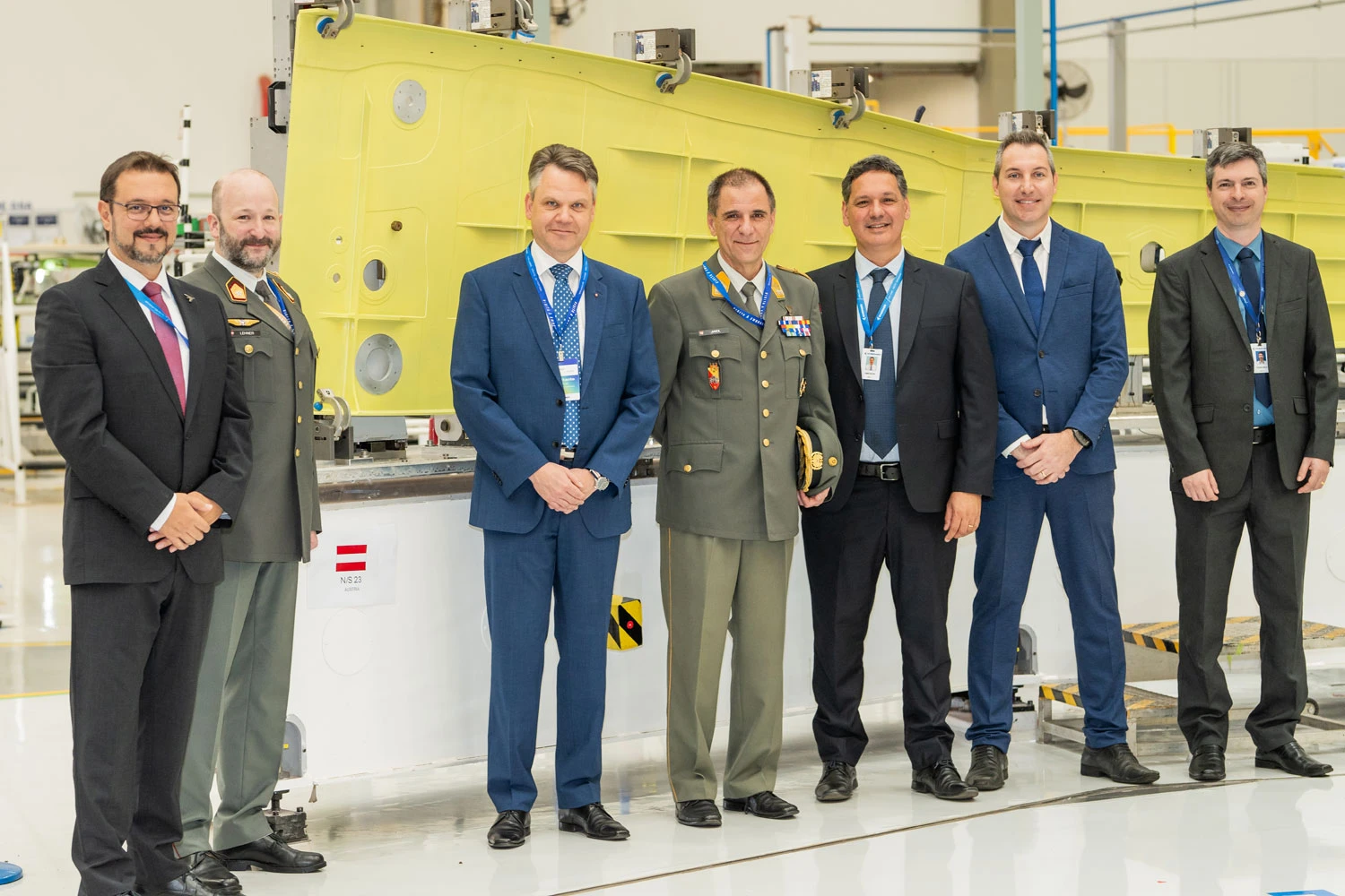 Delegação austríaca acompanhou início da produção do C-390 (Embraer)