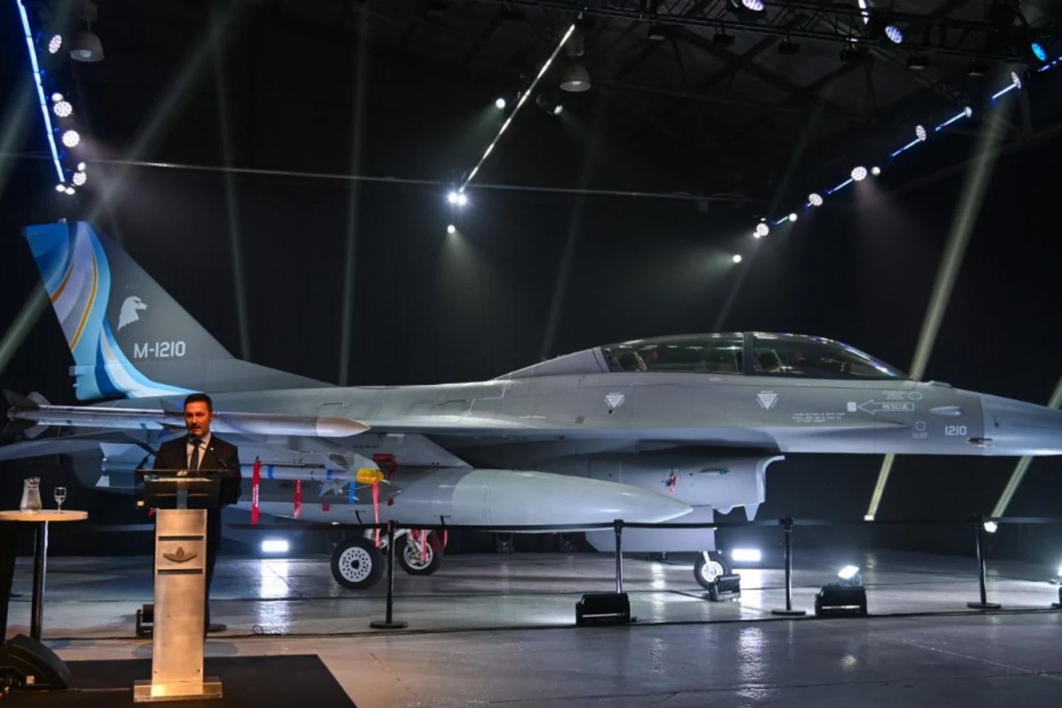 Célula de F-16 para treinamento de pilotos e técnicos durante apresentação oficial em Tandil (divulgação)