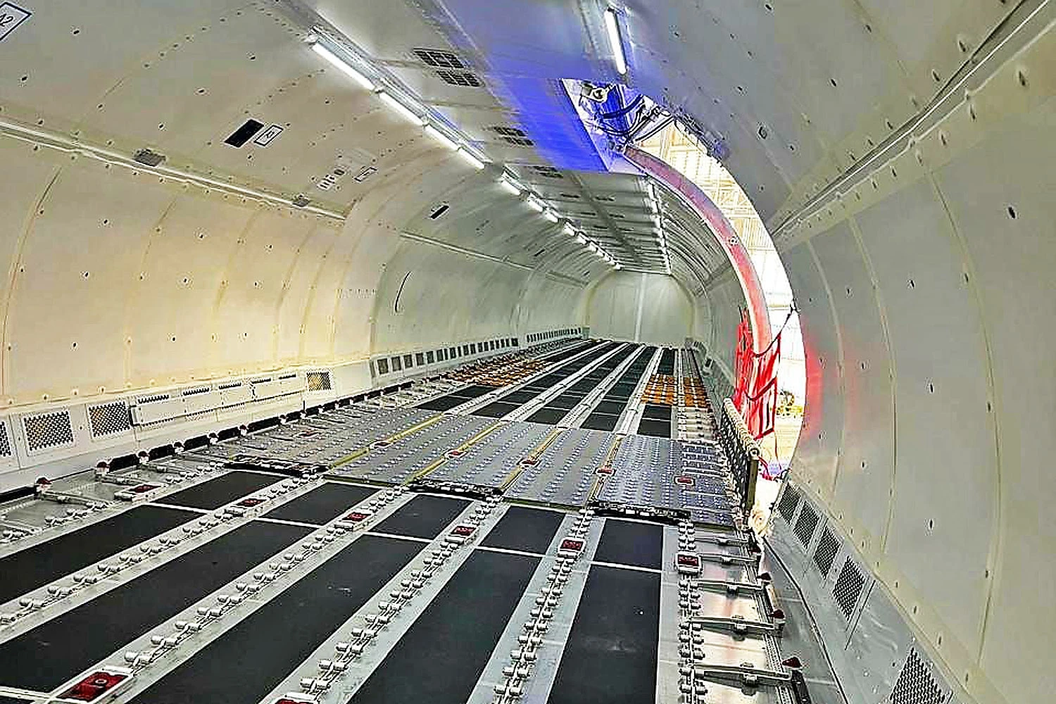 Interior do A321P2F da Azul (Azul)