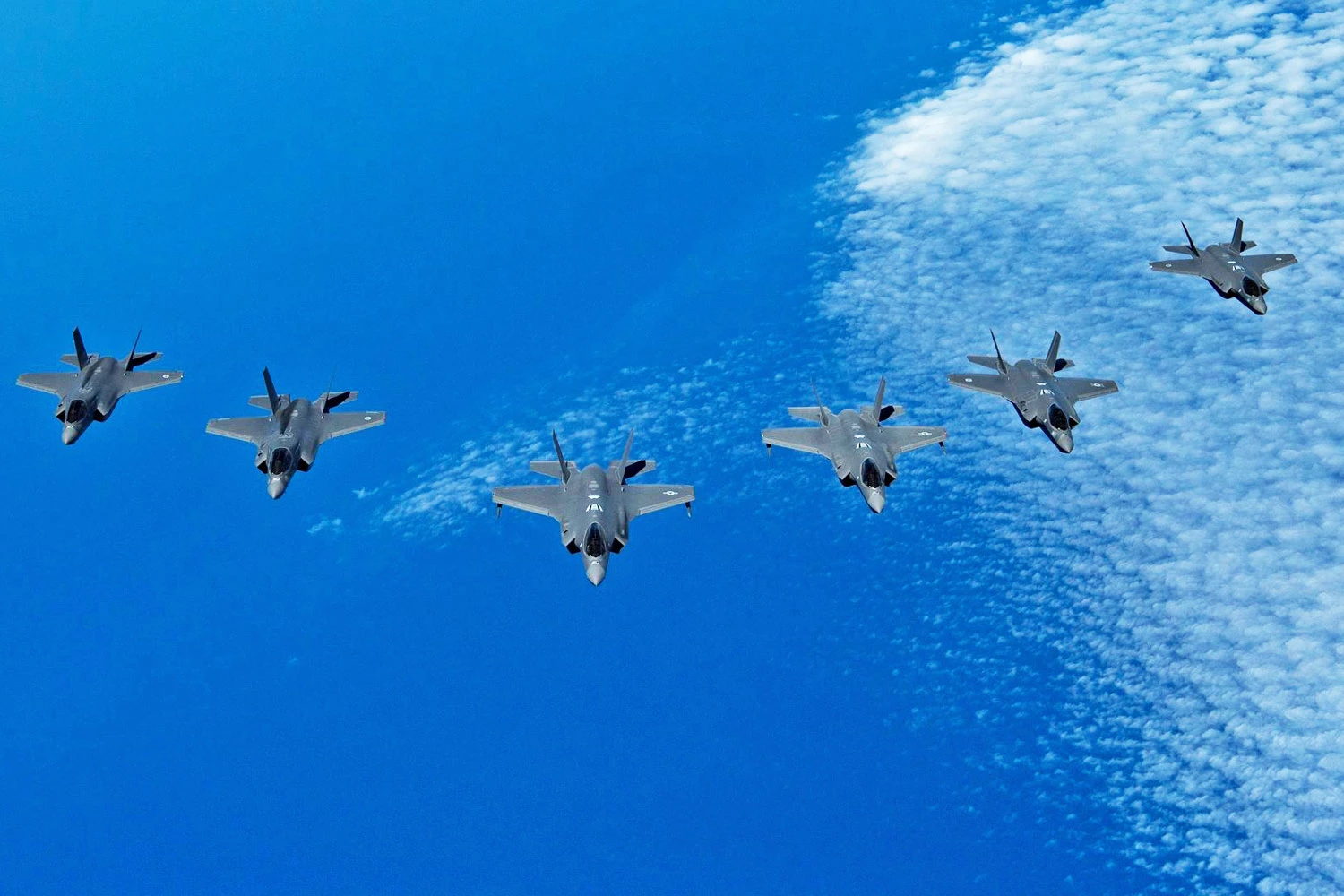 Aeronave de 5&ordf; gera&ccedil;&atilde;o &eacute; fabricada pela Lockheed Martin (USAF)