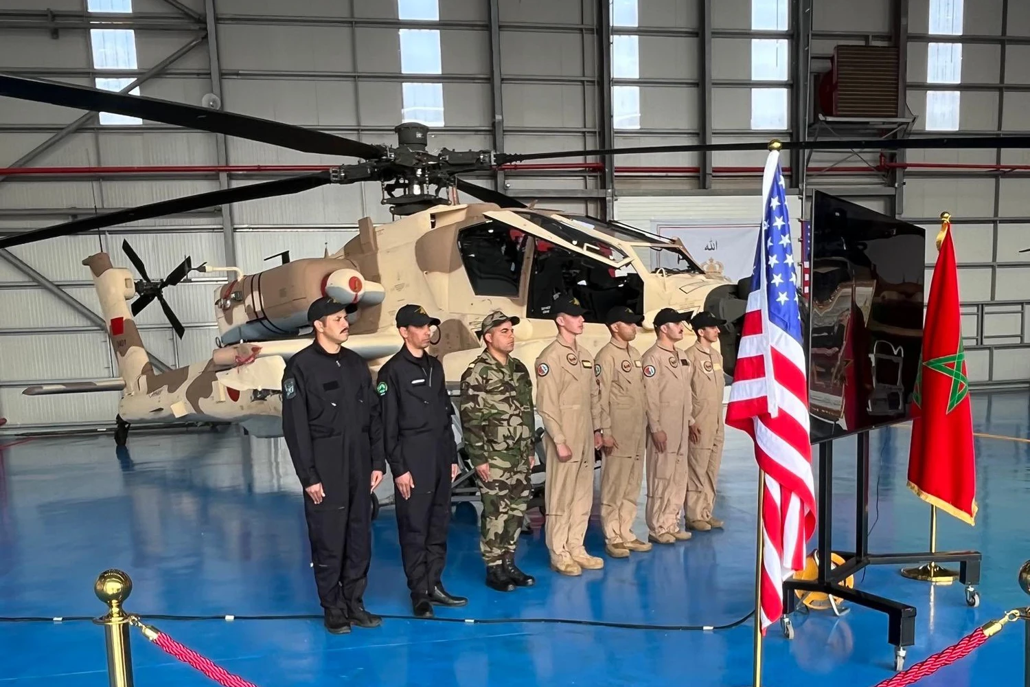 Um dos dois primeiros helic&oacute;pteros de ataque Boeing AH-64E Apache do Ex&eacute;rcito do Marrocos (AFRICOM)
