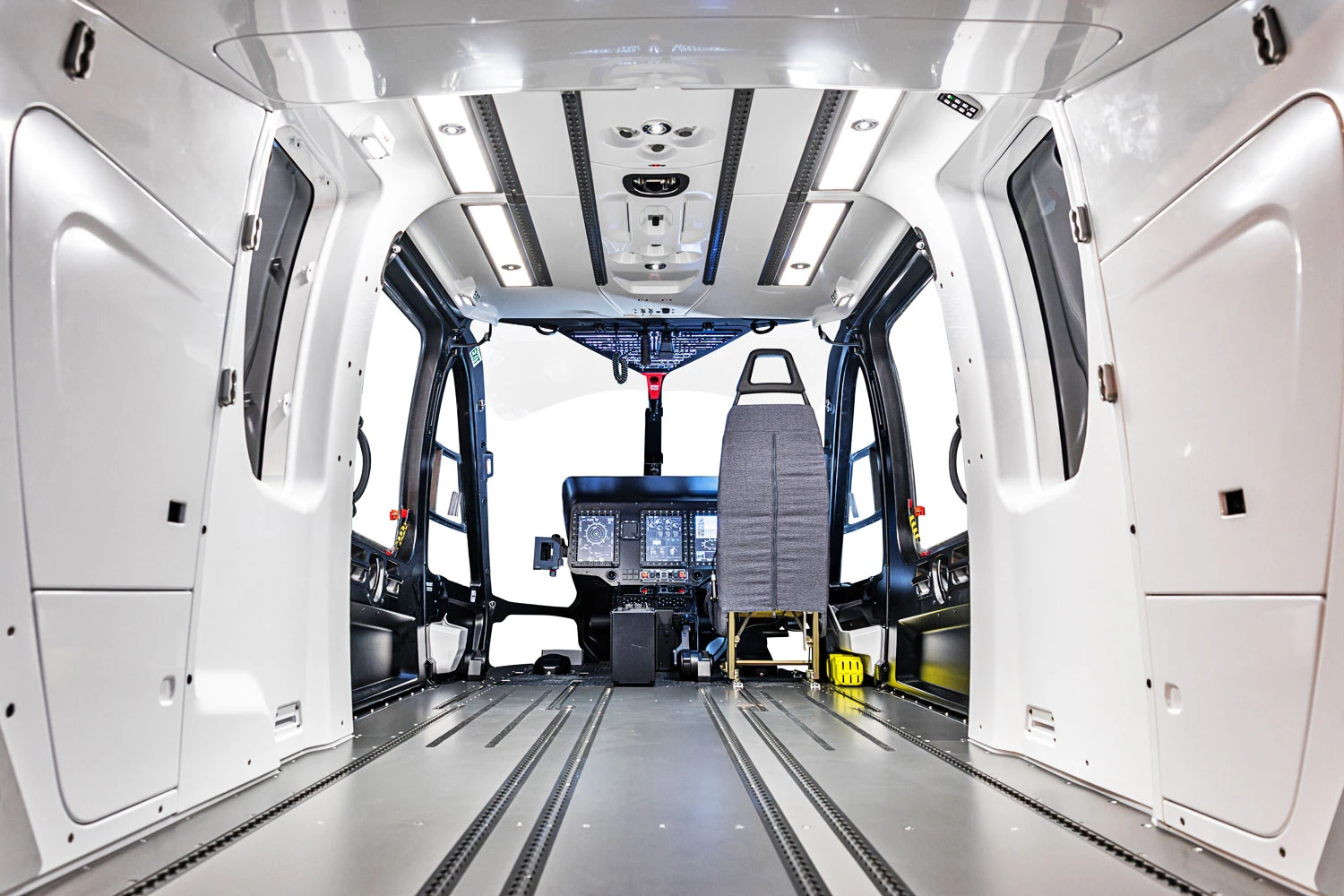 Cabine é mais espaçosa que do H135 (Airbus)