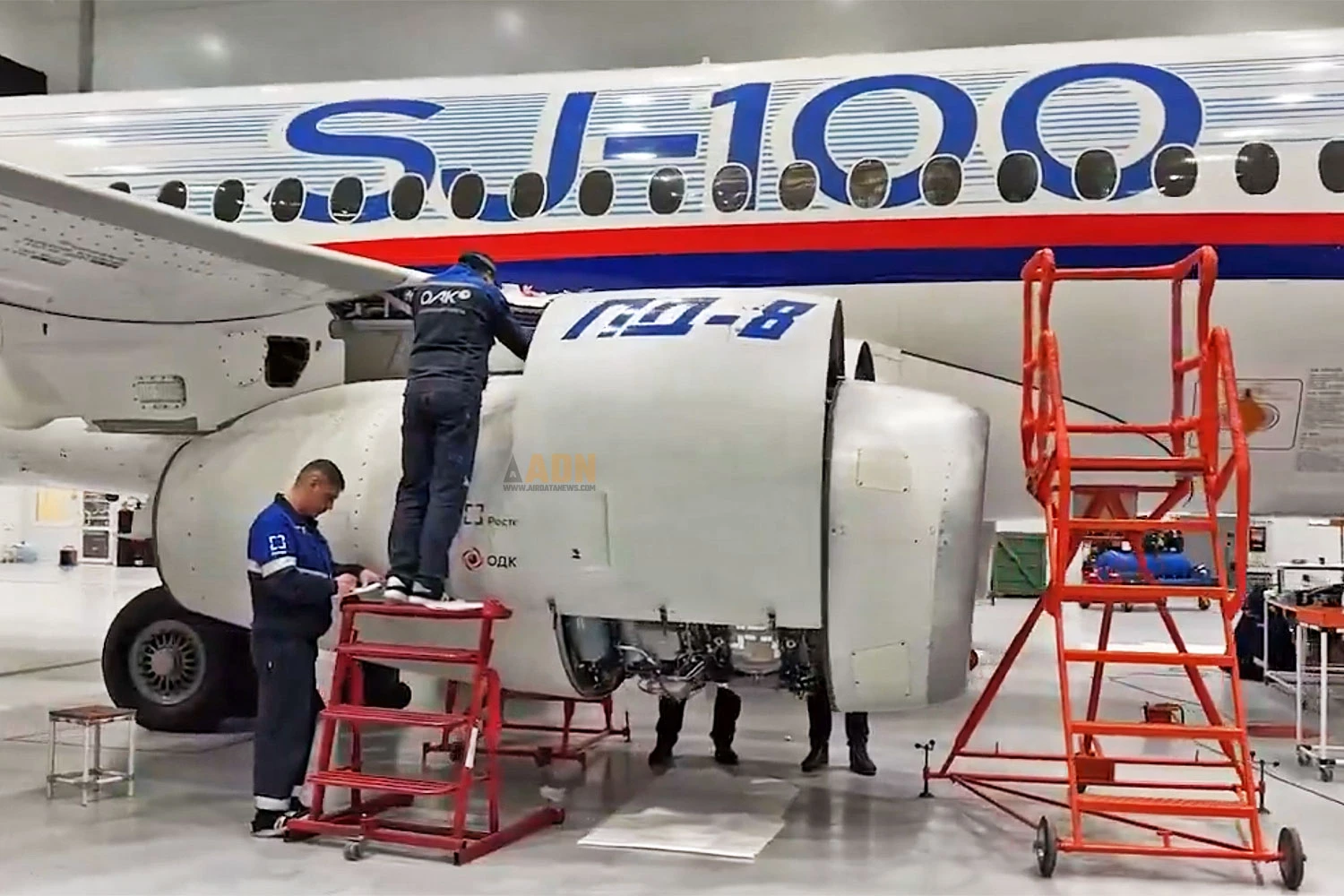 Jatos comerciais MC-21 e SJ-100 'totalmente russos' devem voar neste semestre