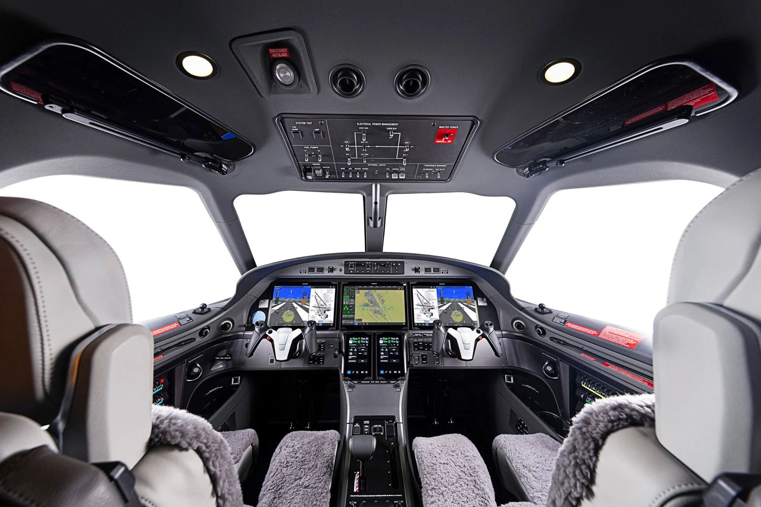 O novo cockpit com a su&iacute;te G3000 (Pilatus)