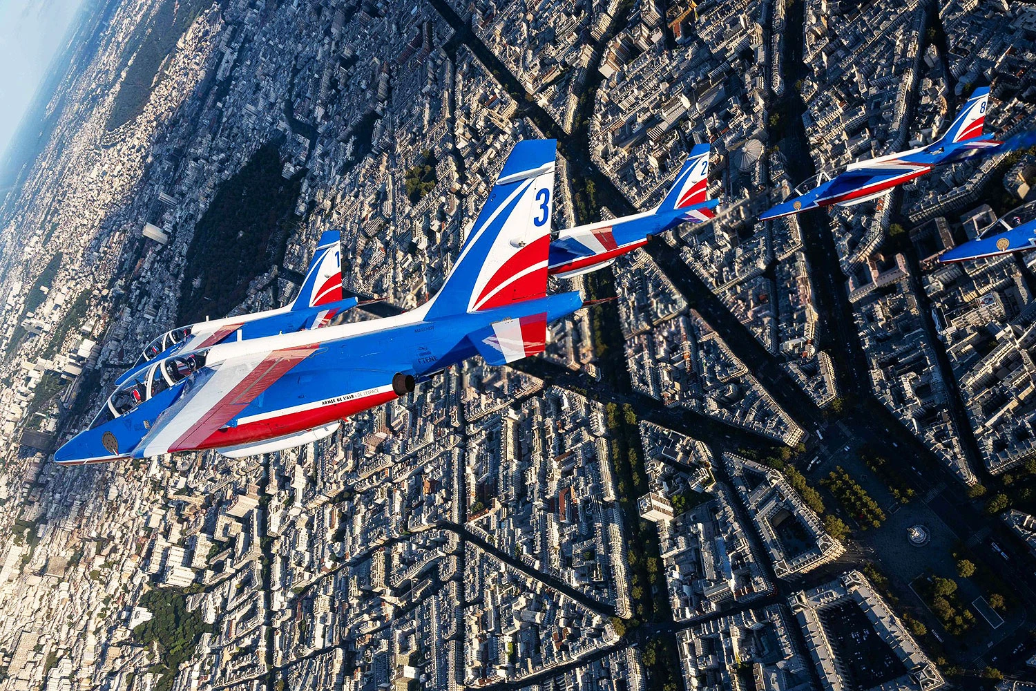 "Esquadrilha da Fumaça" francesa perde dois aviões em colisão aérea