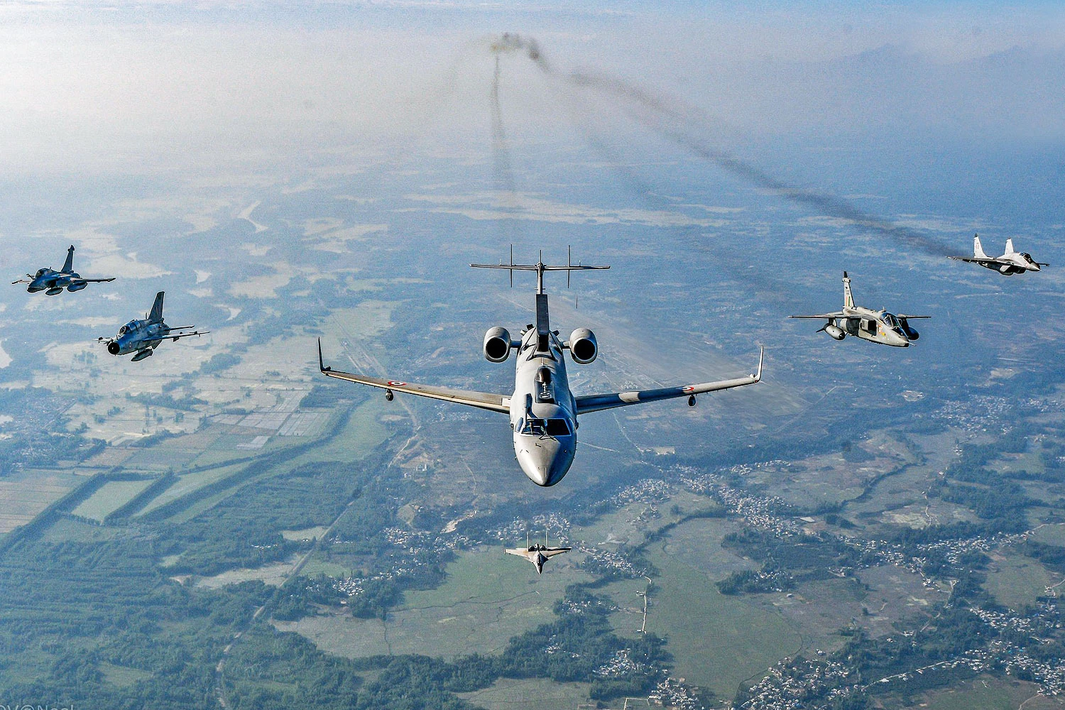 Força Aérea da Índia terá mais seis aviões radares baseados em jato da Embraer