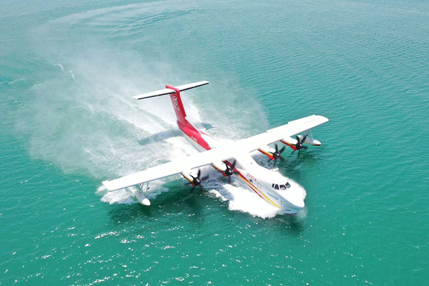 Maior aeronave anfíbia do mundo, AG600 recebe certificação na China