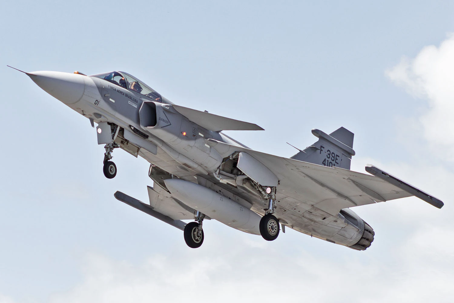 Com Saab Gripen, Colômbia garante receber primeira aeronave dentro de 14 a 18 meses