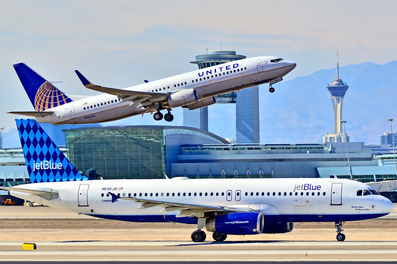 United Airlines e JetBlue anunciam colaboração em voos e programas de milhagem