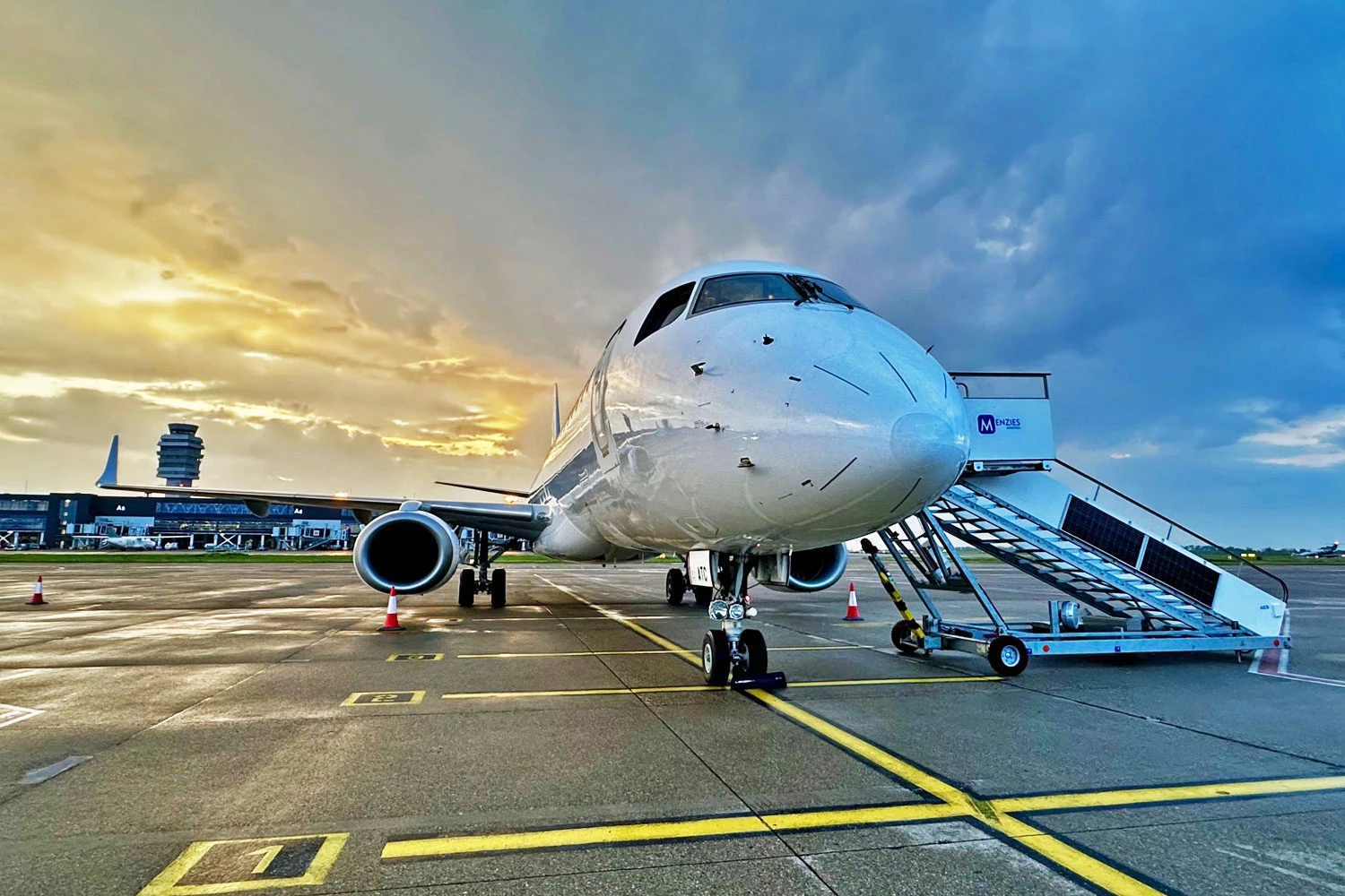 Mais um Embraer E195 chega à companhia aérea Air Serbia