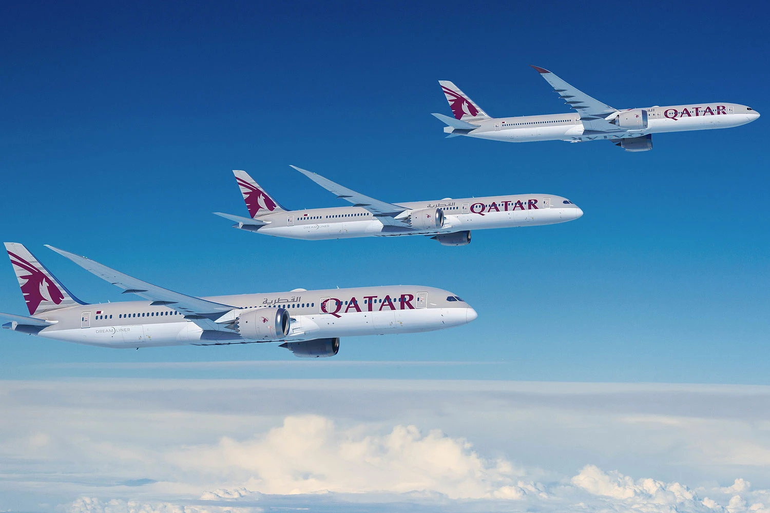 Boeing e Qatar Airways assinam acordo para até 210 jatos 787 e 777X