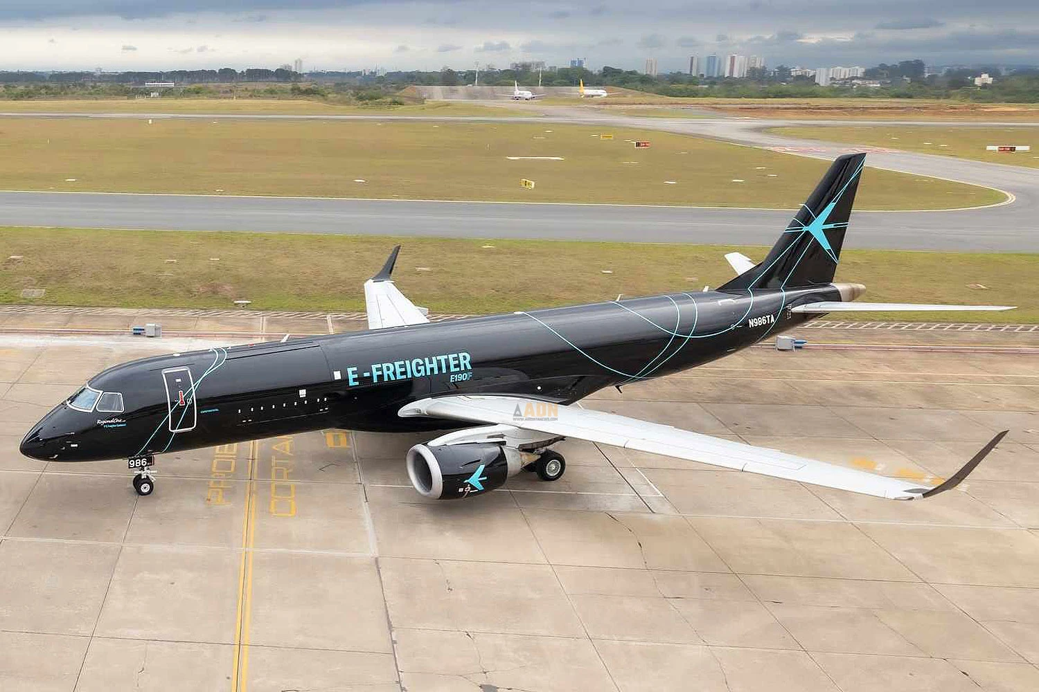 Até o momento, a Embraer só converteu um E190 para cargueiro (Embraer)