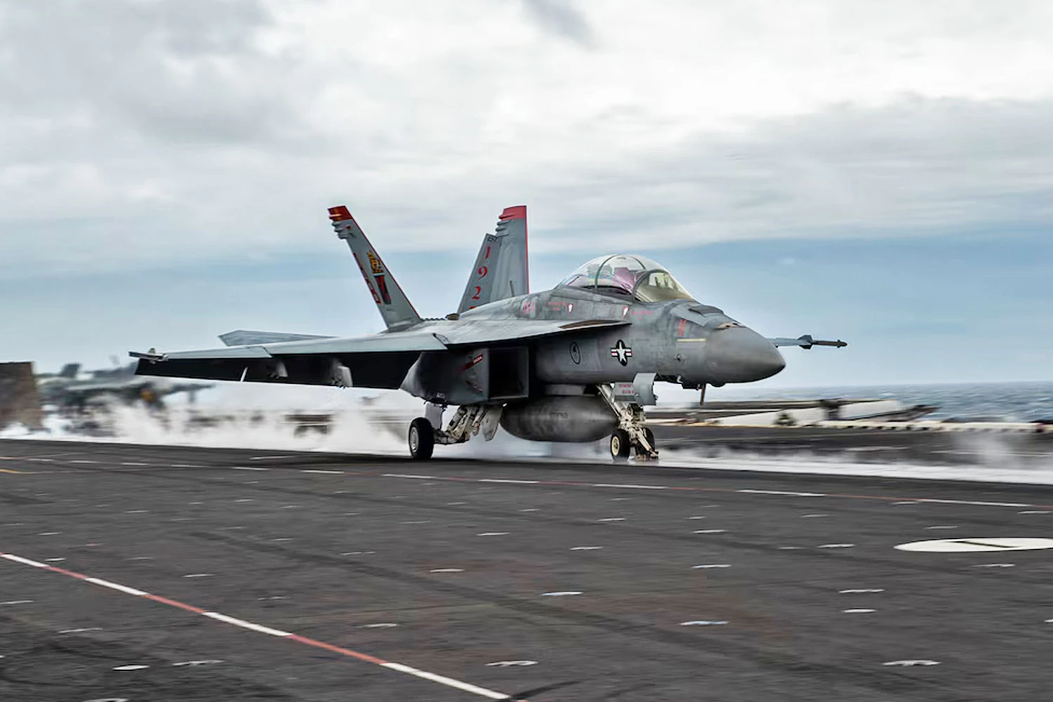Porta-aviões Harry S. Truman perde terceiro caça F/A-18 no Mar Vermelho