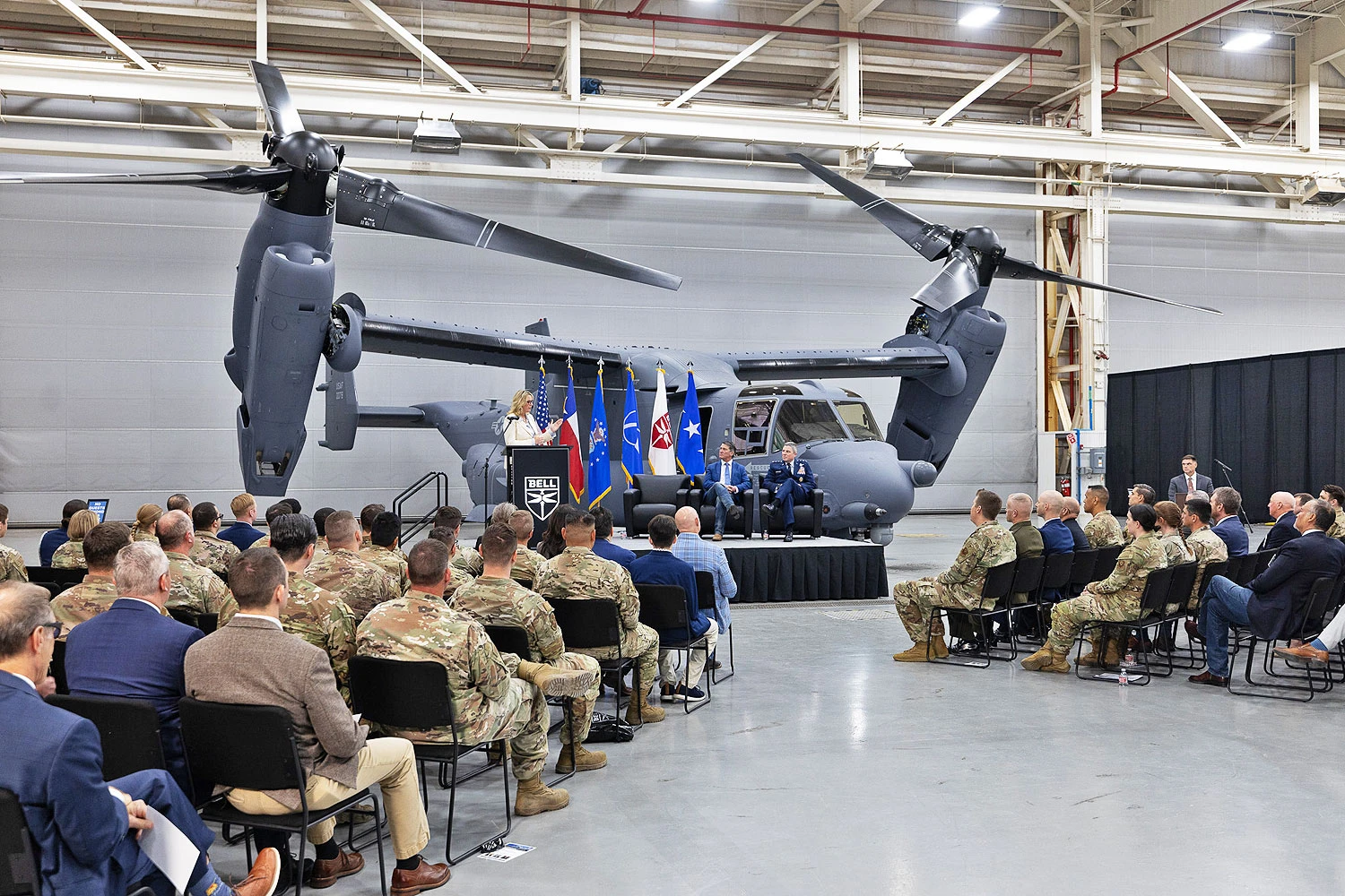 Cerimônia que celebrou o último CV-22 a ser montado (Bell)