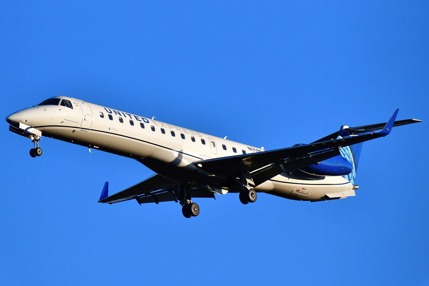 Jatos Embraer ERJ 145 da CommuteAir voarão pela United até o fim de 2028