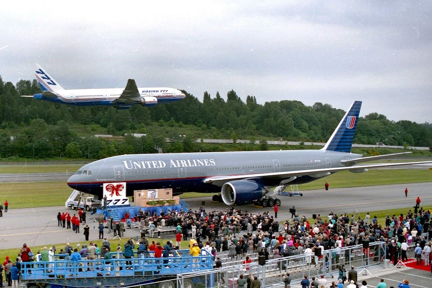 O primeiro 777 do mundo foi entregue em 15 de maio de 1995 (Boeing)