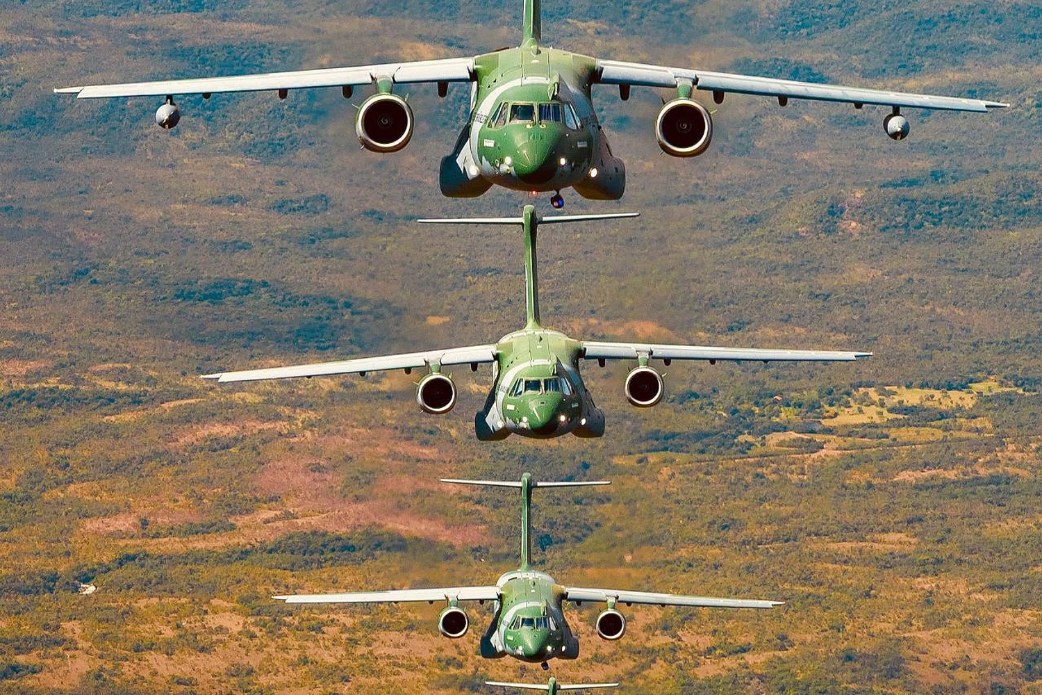 Os quatro KC-390 em forma&ccedil;&atilde;o (FAB)