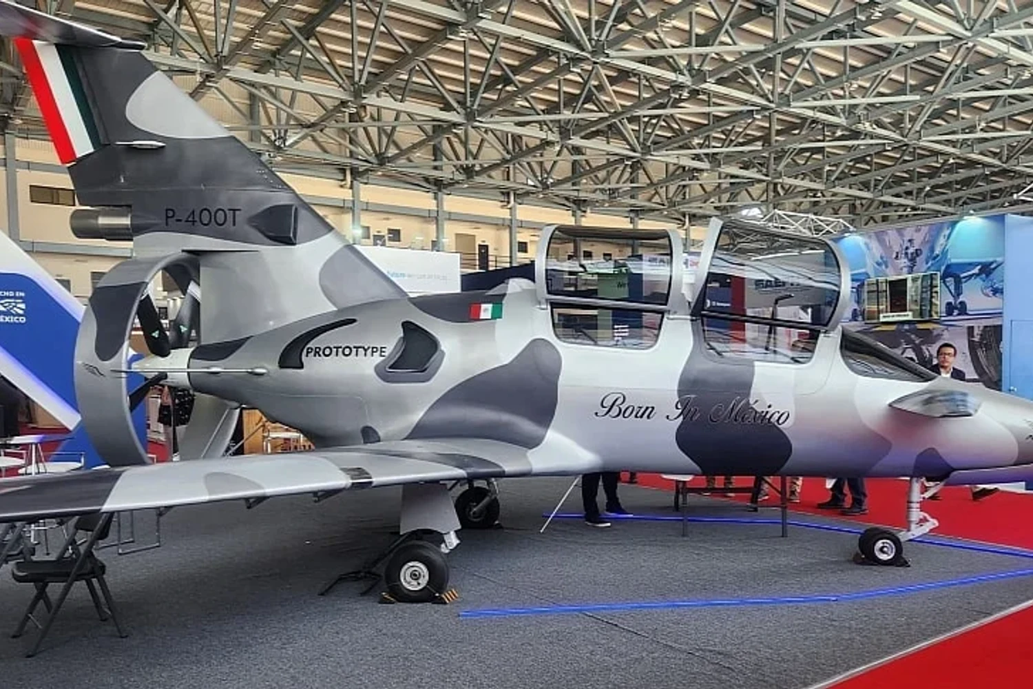 Pegasus tem configuração em tandem e motor traseiro Lycoming (Mexico Aerospace e Defensa)