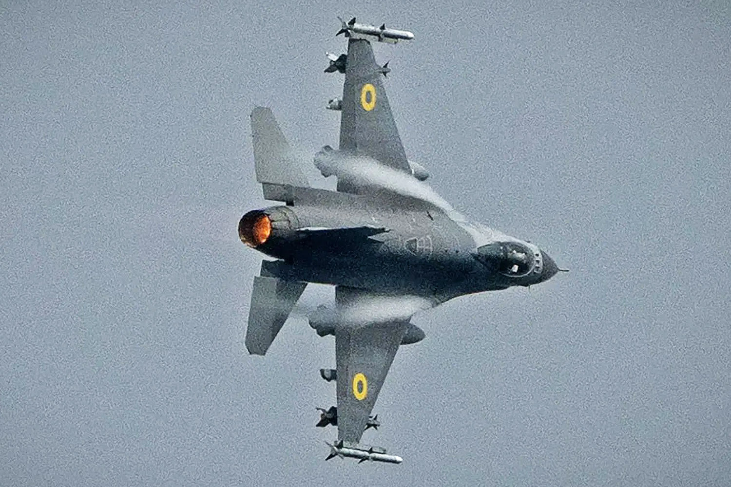 País teria recebido ao menos meia centena de F-16  (UAF)