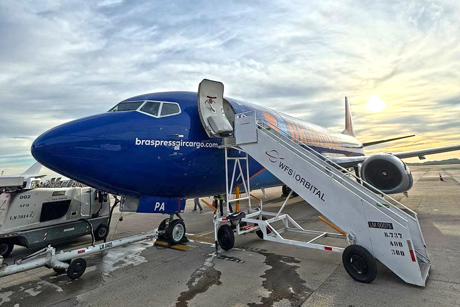 Um dos dois Boeing 737-400F da Braspress (Braspress Air Cargo)