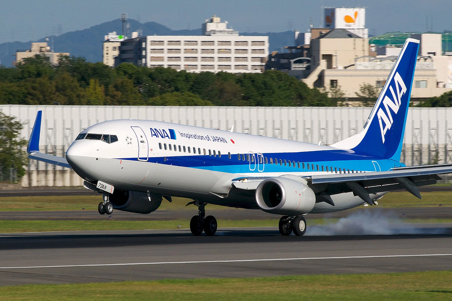 All Nippon Airways Boeing 737-800 (BriYYZ)