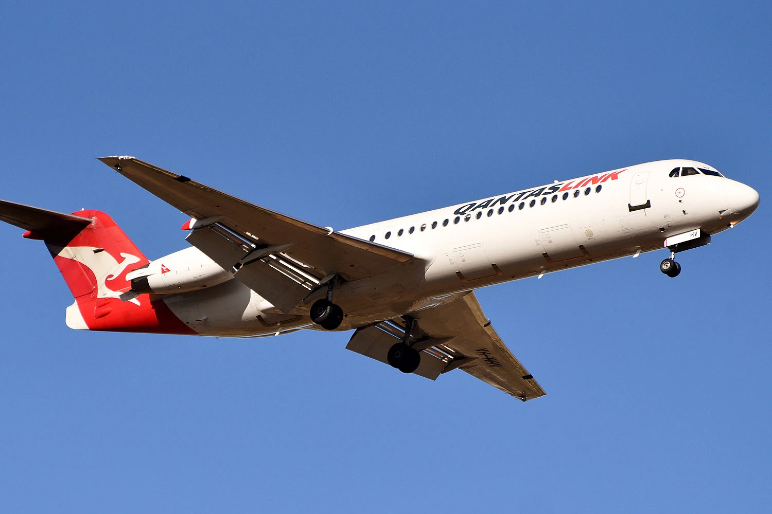 QantasLink vai comprar 14 jatos Embraer de segunda mão para substituir velhos Fokker 100