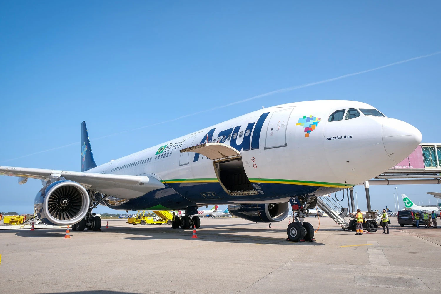 Em intervalo de três dias, Azul estreia dois voos para Porto, em Portugal