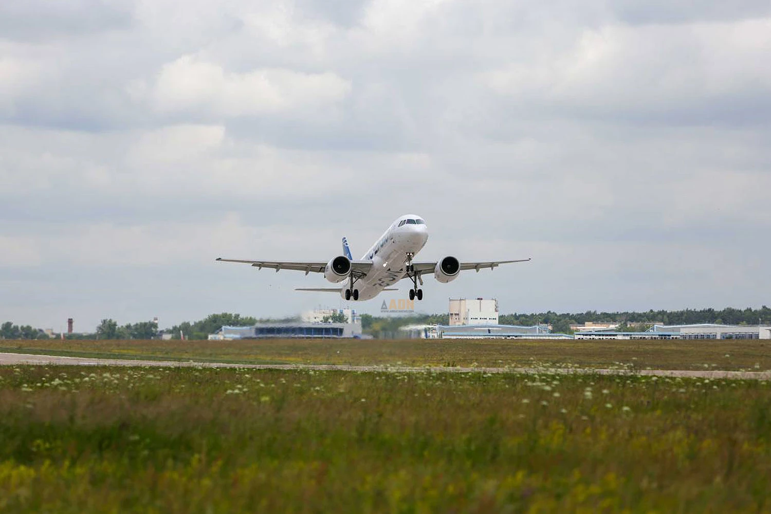 Rússia inicia voos de certificação do jato comercial MC-21 'russificado'