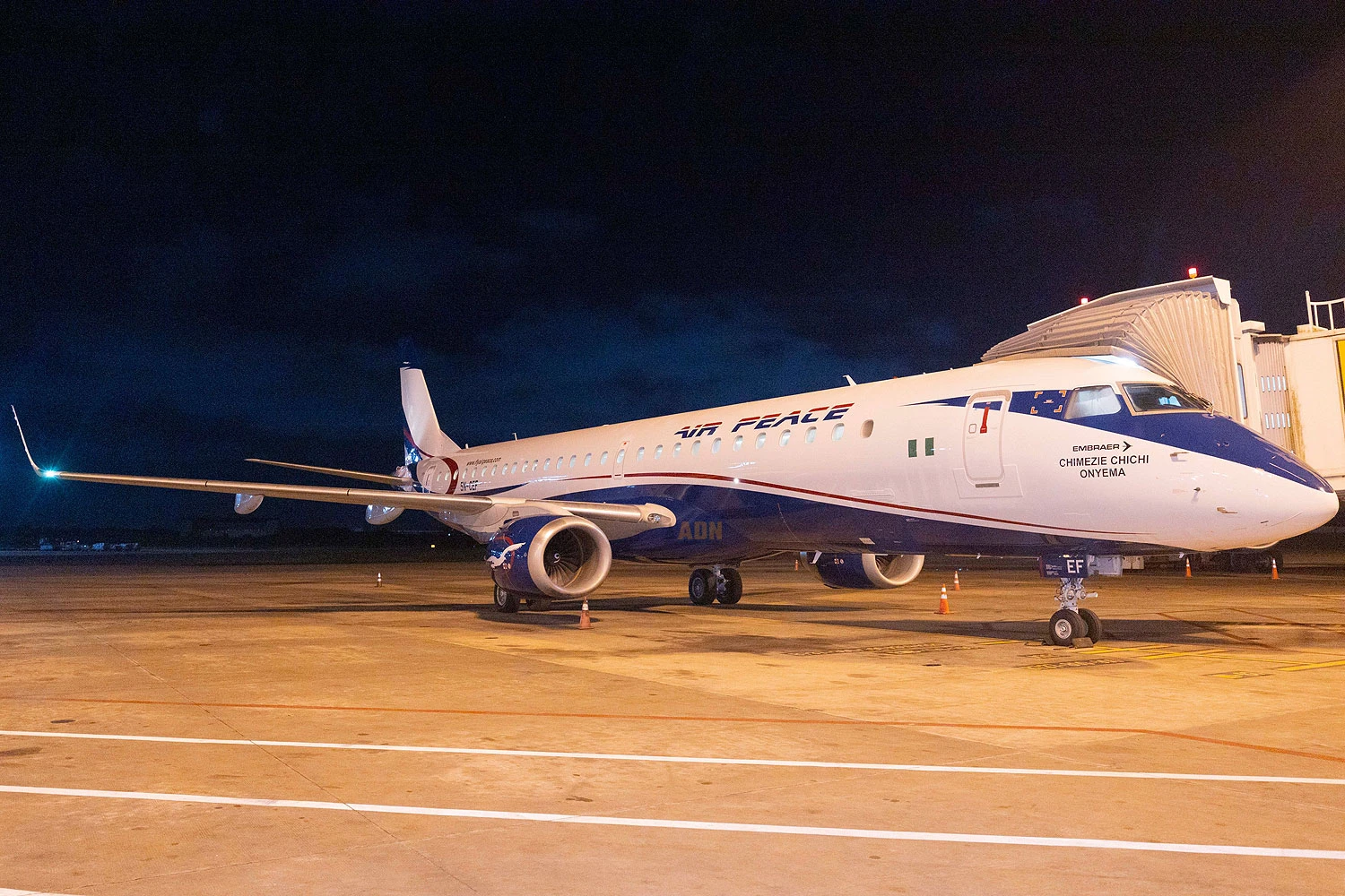 Africana Air Peace recebe Embraer antigo enquanto jatos E2 novos estão parados