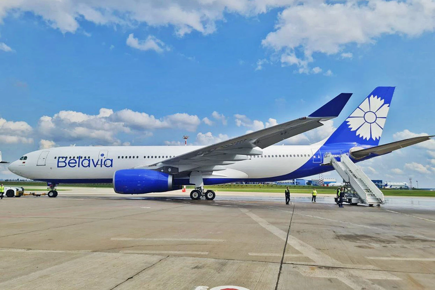 Um dos três A330-200 da Belavia (Belavia)