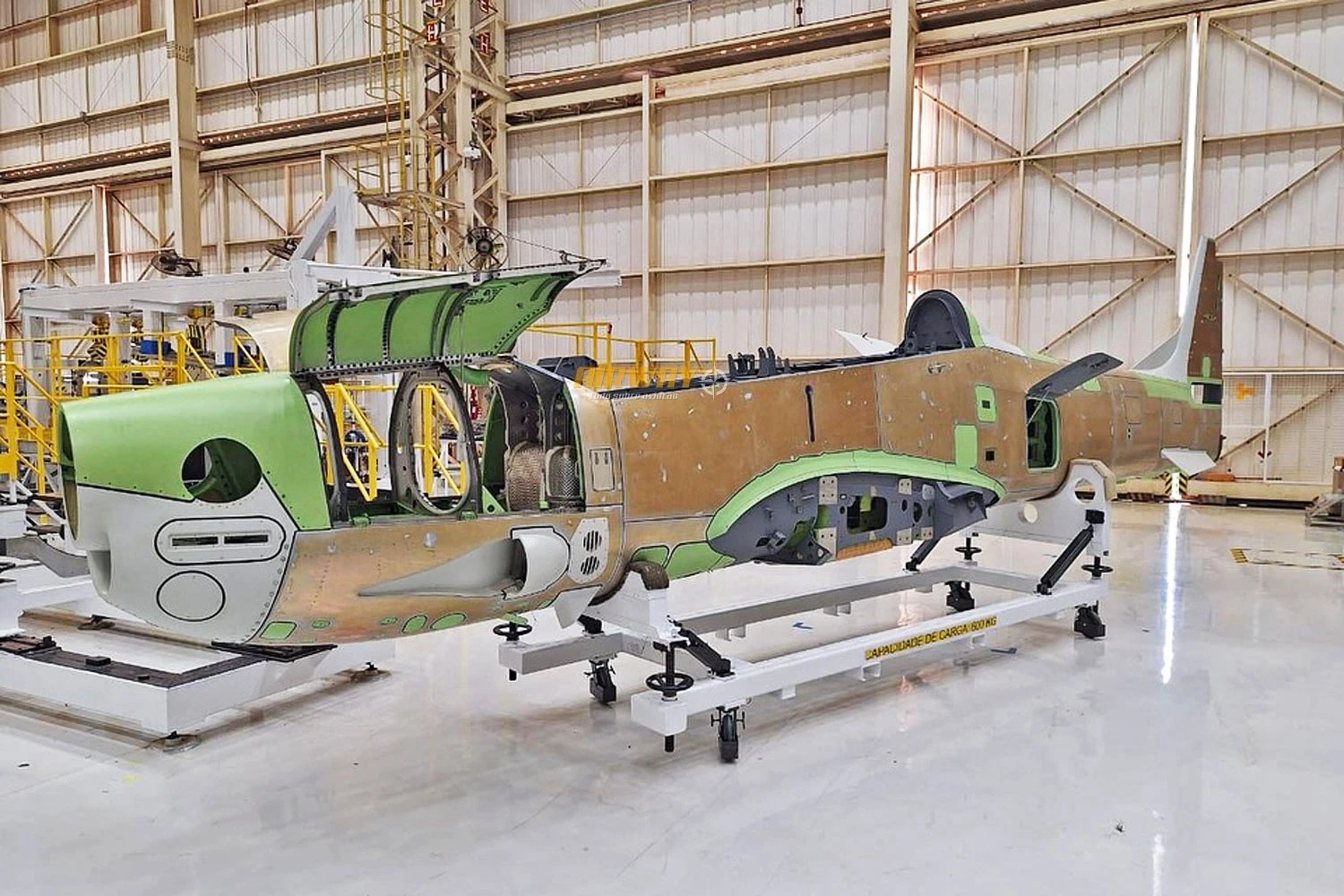 Fuselagem de um dos seis Super Tucanos da Força Aérea Uruguaia (FAU)
